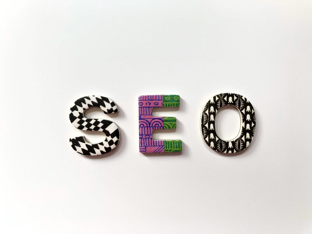 The letters S.E.O. which symbolise the intent of this free Semrush alternative.